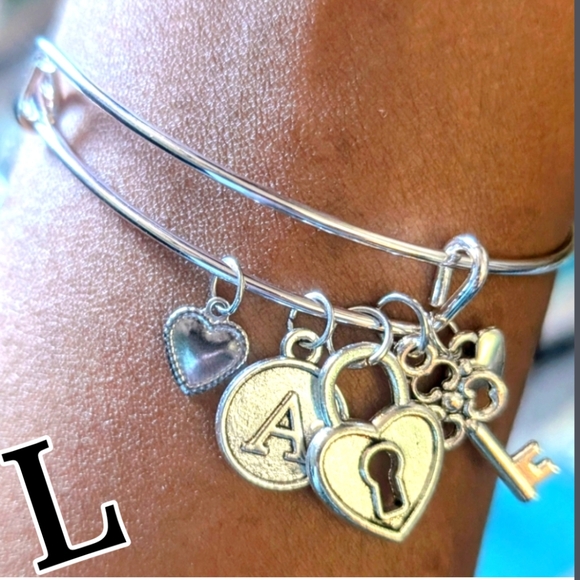 bite & pout "L" Silver Initial Bangle - Picture 1 of 5